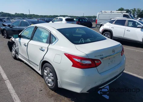 2017 Nissan Altima 2.5 S z USA, uszkodzony, nr VIN 1N4AL3AP5HC476222